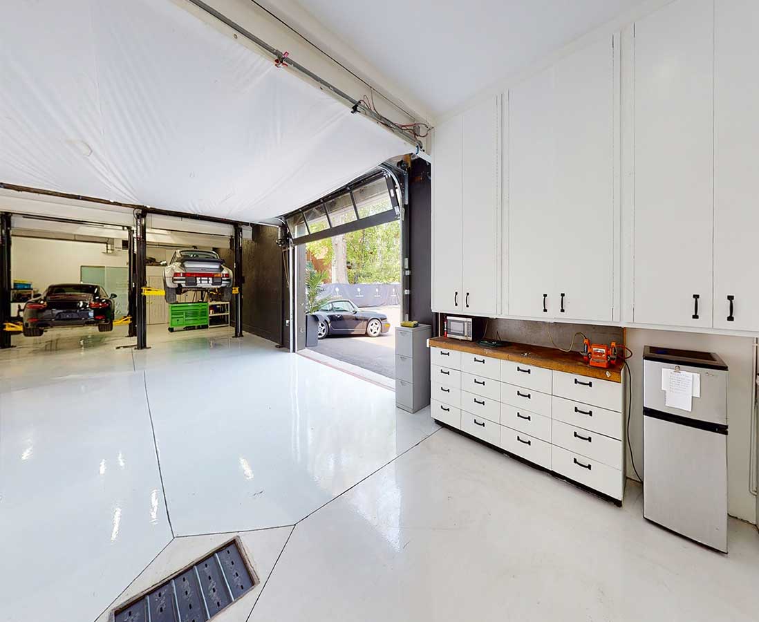 Exceptional Care for Exceptional Vehicles Paul Motor Leasing