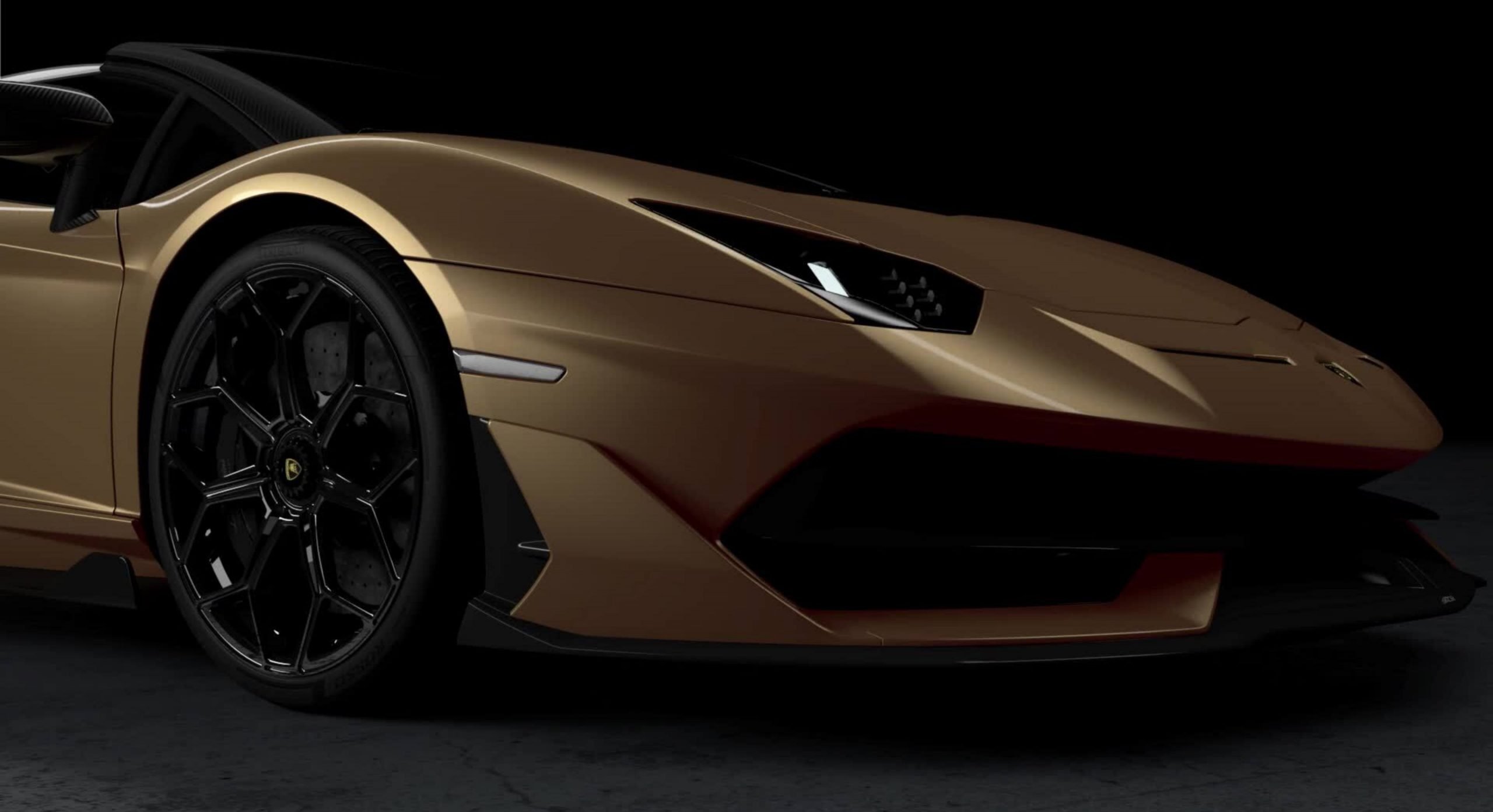 front_end_of_gold_lamborghini_aventador_svj_roadster@2x Slide 1