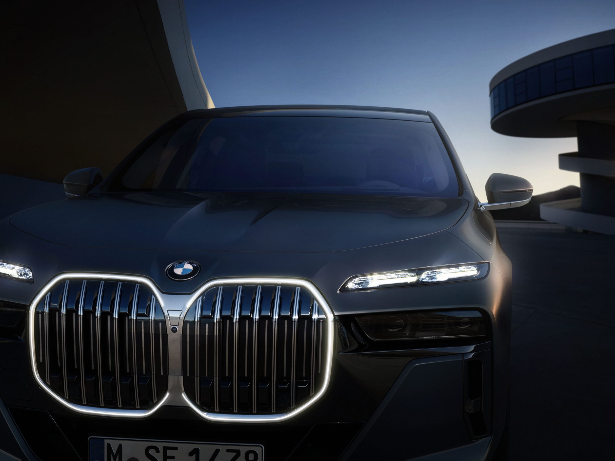 BMW 7 Series Front View