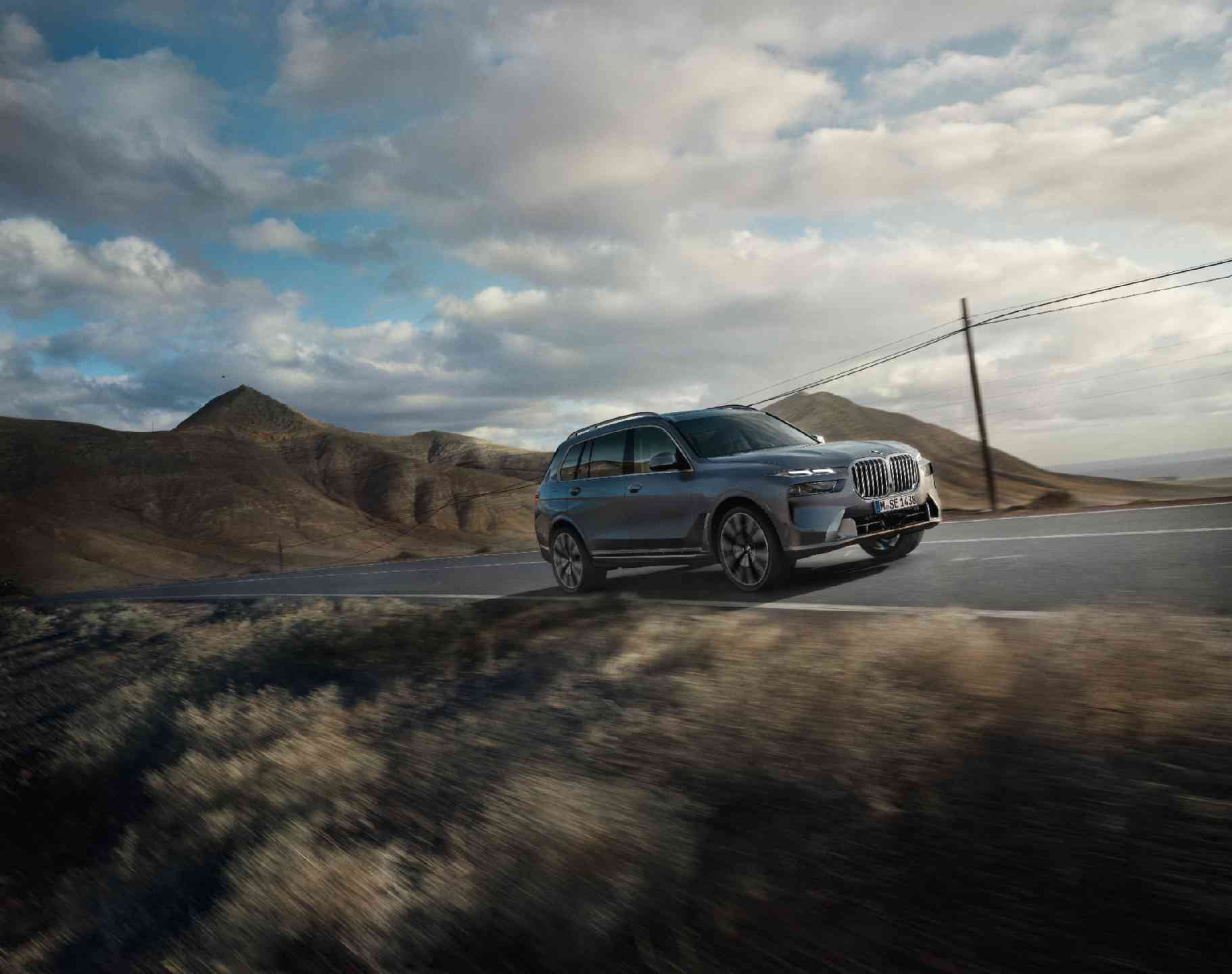 BMW X7 Side Profile