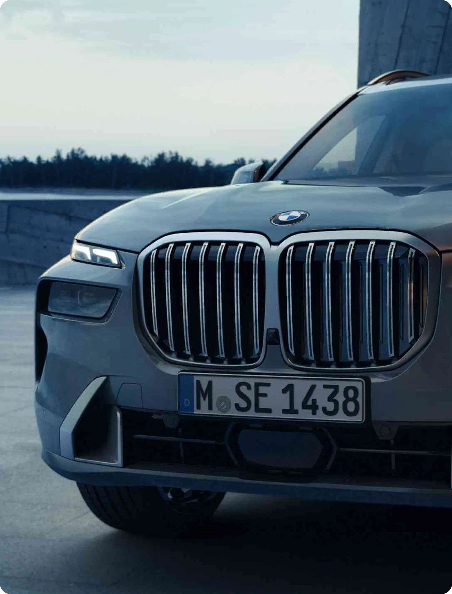 BMW X7 front view