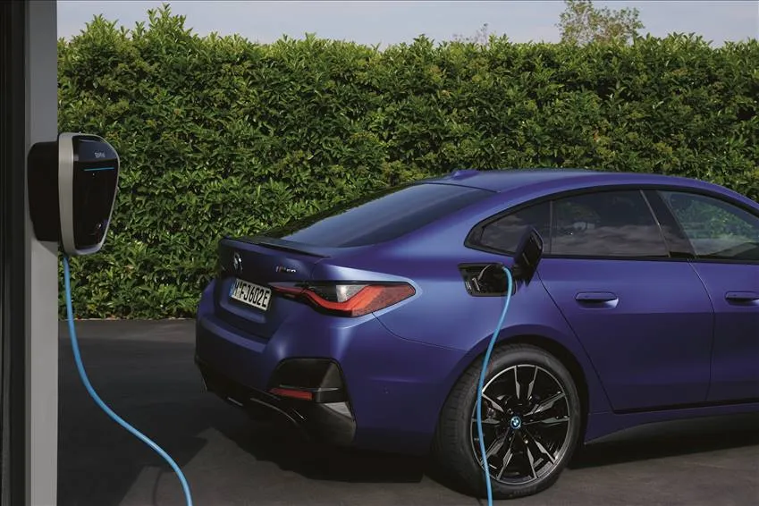 BMW i4 smarter digital experience