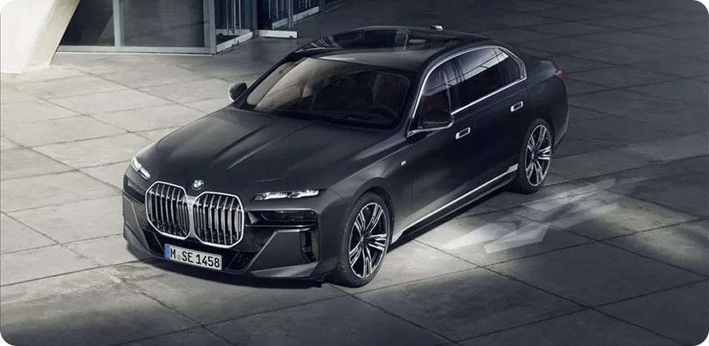 BMW i7 flagship luxury EV